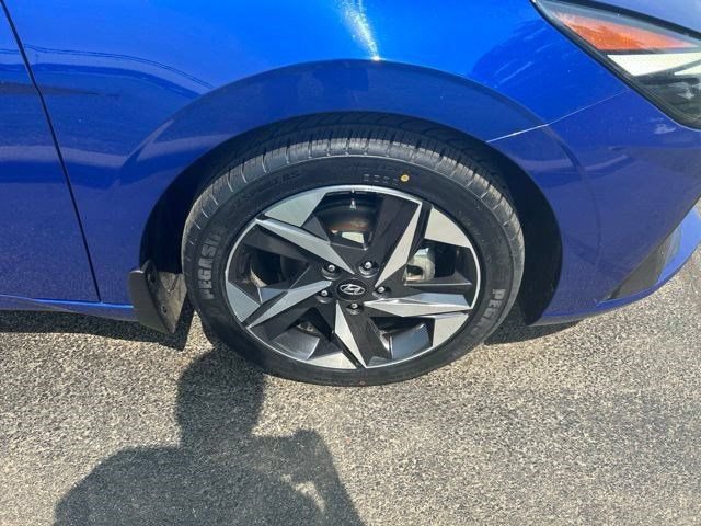 Used 2023 Hyundai Elantra Limited FWD image 40