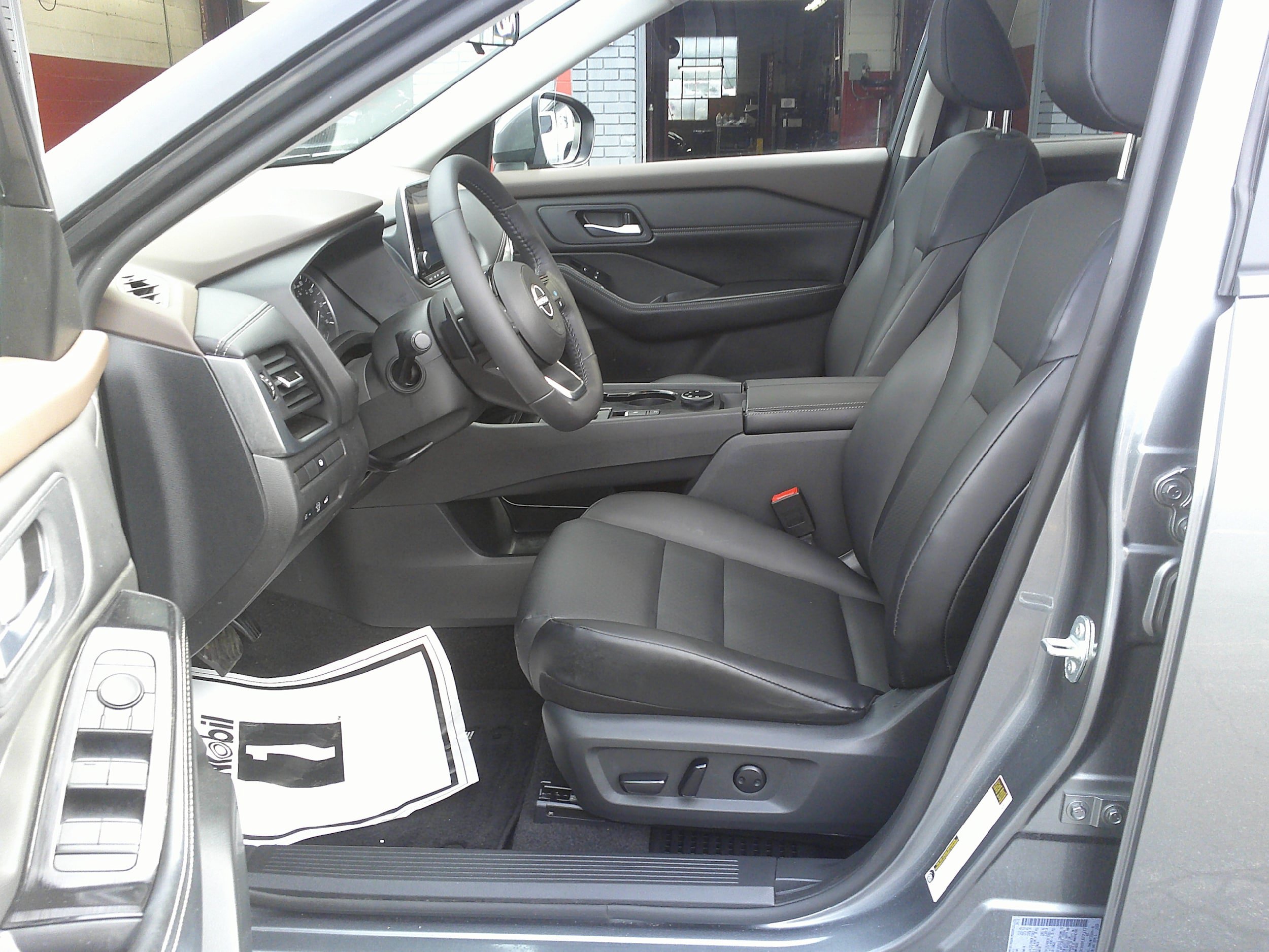 Used 2023 Nissan Rogue SV w/ SV Premium B Package AWD/4WD image 12