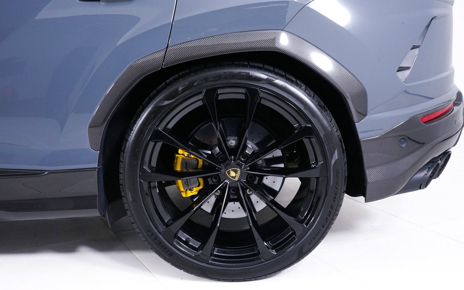 Used 2022 Lamborghini Urus AWD/4WD image 12