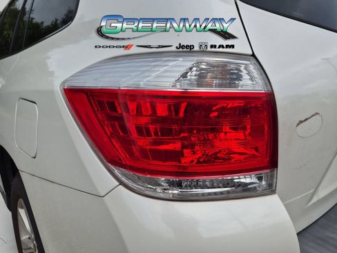 Used 2012 Toyota Highlander FWD image 27