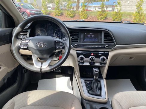 Used 2019 Hyundai Elantra SE FWD image 8