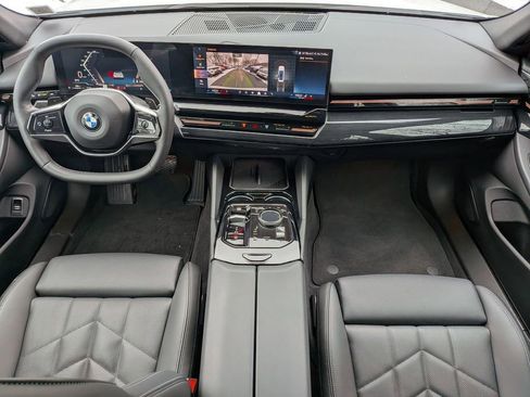 Used 2024 BMW 530i xDrive w/ Convenience Package image 25