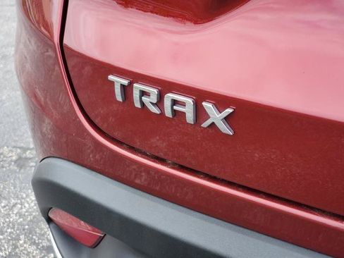 Used 2025 Chevrolet Trax LT FWD image 30