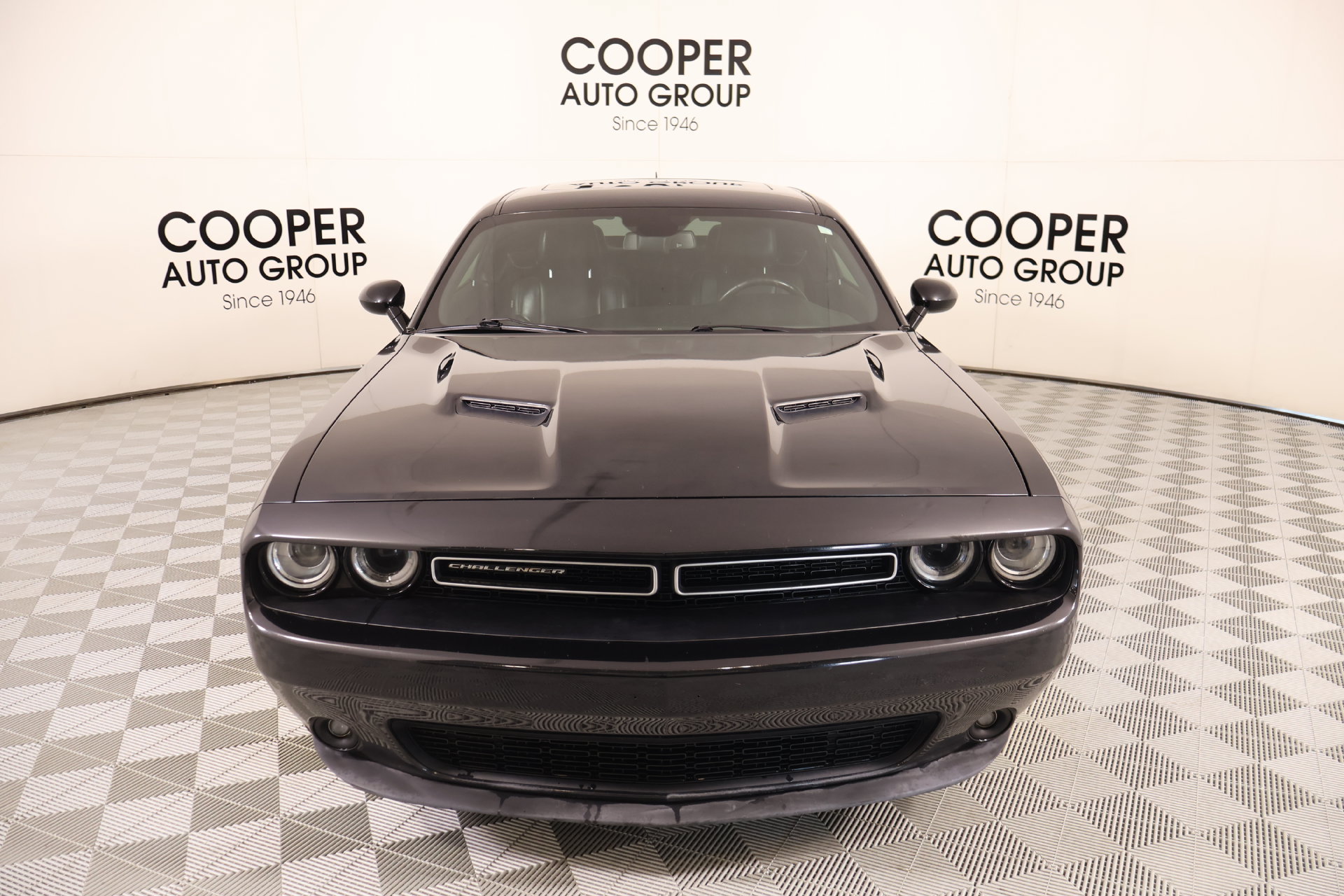 Used 2018 Dodge Challenger SXT Plus RWD image 9