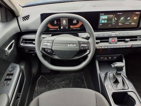 New 2026 Kia K4 LXS image 2