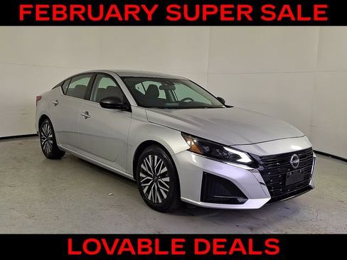 Used 2024 Nissan Altima 2.5 SV image 1