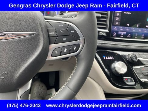 Certified 2024 Chrysler Pacifica Limited FWD image 20