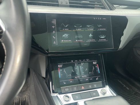 Used 2022 Audi e-tron Premium AWD/4WD image 15