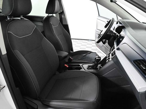 Certified 2024 Volkswagen Taos SE FWD image 9