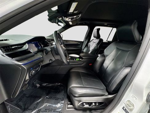 Used 2023 Jeep Grand Cherokee Overland w/ Advanced Protech Group III image 13