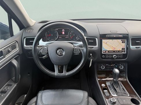 Used 2014 Volkswagen Touareg Sport AWD/4WD image 22