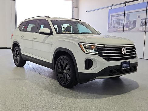 Used 2024 Volkswagen Atlas SE FWD image 4