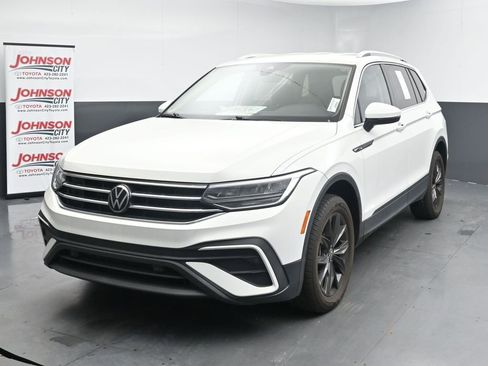 Used 2024 Volkswagen Tiguan SE AWD/4WD image 4