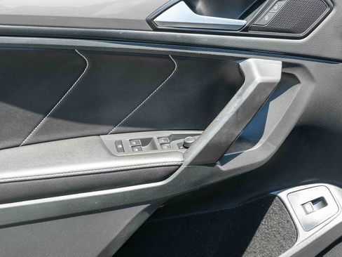 Certified 2022 Volkswagen Tiguan SE FWD image 21
