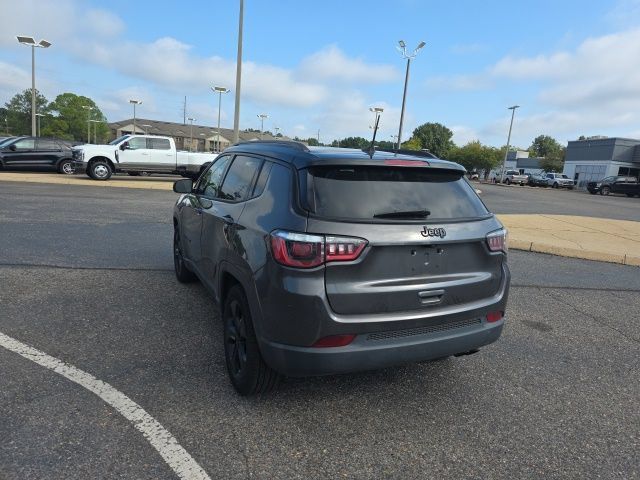 Used 2019 Jeep Compass Latitude FWD image 5