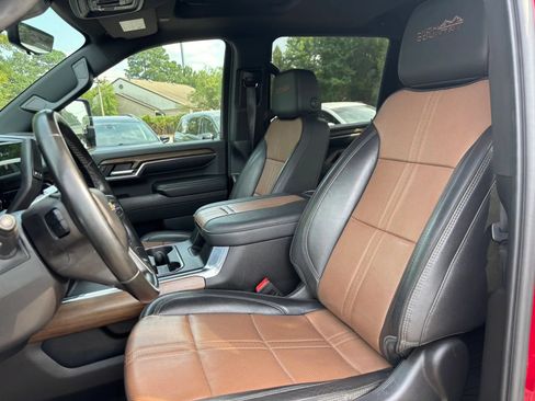 Used 2024 Chevrolet Silverado 2500 High Country w/ High Country Premium Package AWD/4WD image 11