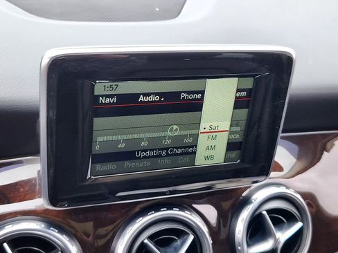 Used 2015 Mercedes-Benz GLA 250 4MATIC image 17