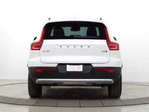Certified 2025 Volvo XC40 B5 Core image 7