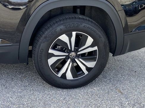 Used 2025 Volkswagen Atlas SE image 10