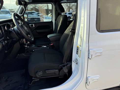 Used 2023 Jeep Wrangler Unlimited Willys image 7