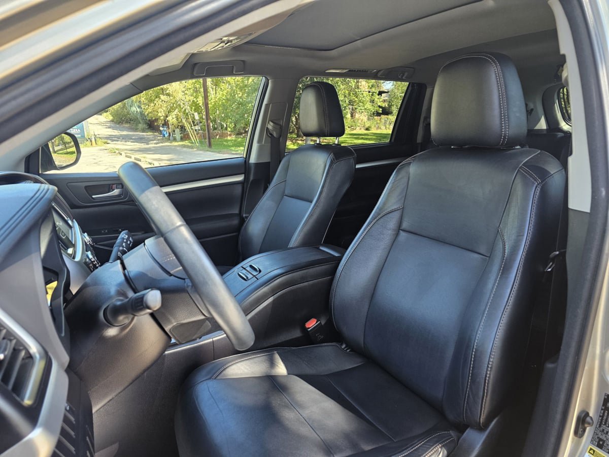 Used 2016 Toyota Highlander XLE AWD/4WD image 11
