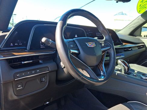 Used 2024 Cadillac Escalade ESV Premium Luxury AWD/4WD image 16