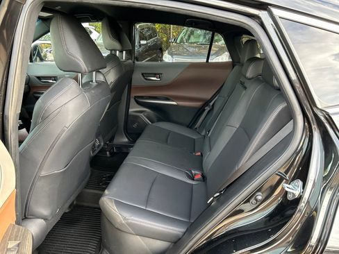 Used 2023 Toyota Venza XLE image 24