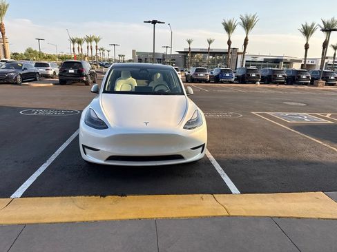 Used 2024 Tesla Model Y Long Range RWD image 2