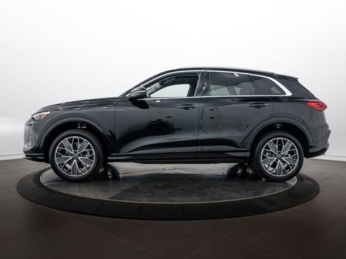 Used 2025 Audi Q5 Premium Plus w/ Premium Plus AWD/4WD image 6