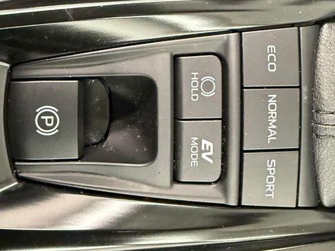 Certified 2025 Toyota Camry LE image 24