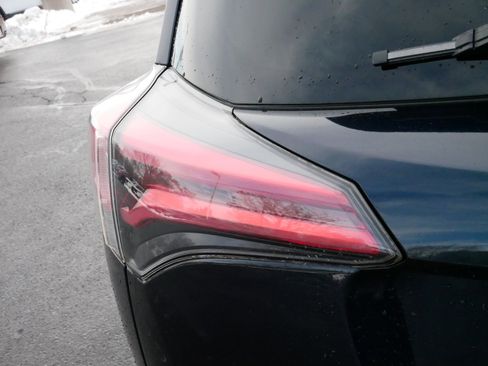 Used 2018 Toyota RAV4 LE image 17