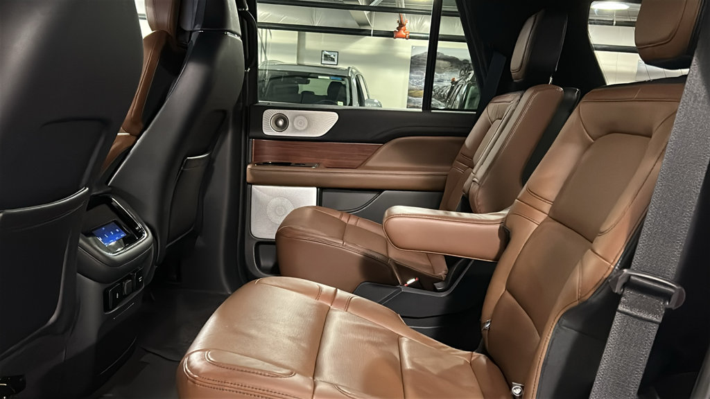 Used 2023 Lincoln Navigator Reserve AWD/4WD image 23