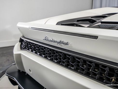 Used 2017 Lamborghini Huracan LP 610-4 image 33