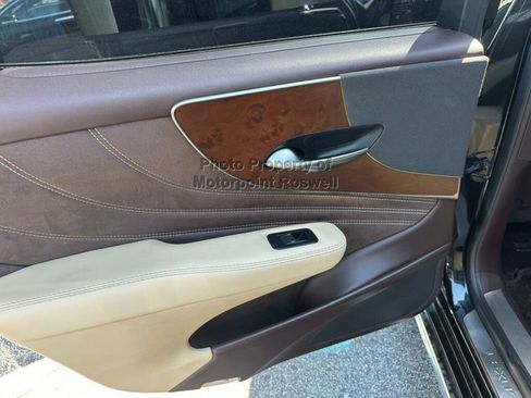 Used 2019 Lexus LS 500 w/ Accessory Package (Z2) RWD image 20