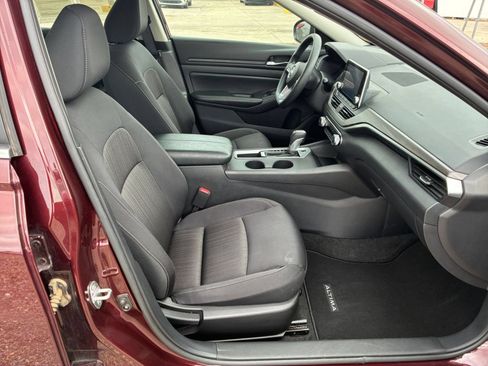Used 2025 Nissan Altima 2.5 SV FWD image 30