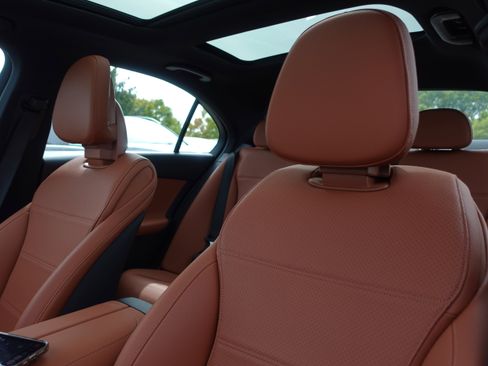 Used 2022 Mercedes-Benz C 300 C 300 4MATIC Sedan image 11