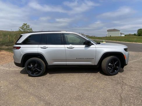 New 2026 Jeep Grand Cherokee Limited w/ Limited Altitude Package RWD image 7