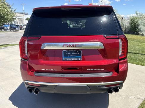 Used 2024 GMC Yukon XL Denali w/ Advanced Technology Package AWD/4WD image 4