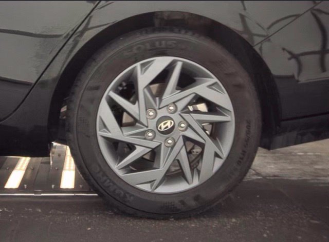 Used 2025 Hyundai Elantra Hybrid FWD image 18