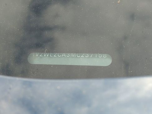 Used 2021 Volkswagen Atlas Cross Sport SE w/ 20" Black Wheels Package image 5