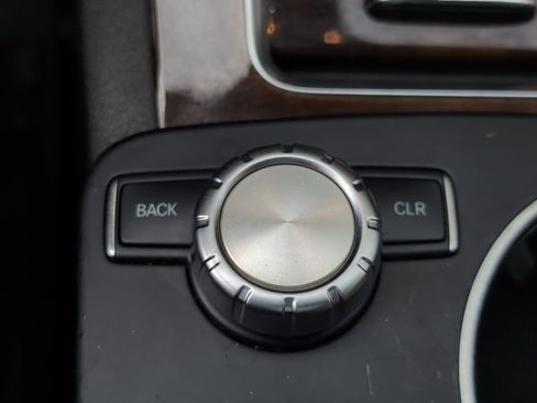 Used 2015 Mercedes-Benz GLK 350 4MATIC image 36