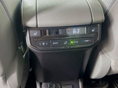 Used 2021 Toyota Highlander Platinum AWD/4WD image 28
