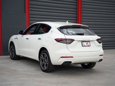Used 2023 Maserati Levante GT image 3