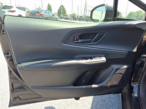 Used 2025 Toyota Prius LE FWD image 14