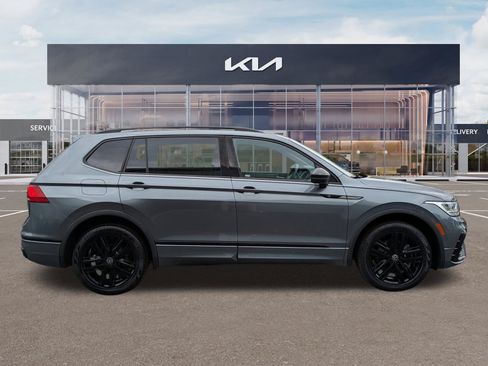 Used 2022 Volkswagen Tiguan SE R-Line FWD image 3