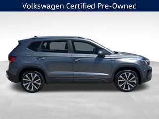 Certified 2023 Volkswagen Taos SE w/ Panoramic Sunroof Package FWD video 2