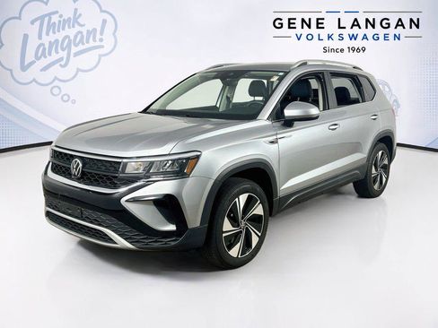 Certified 2024 Volkswagen Taos SE AWD/4WD image 1