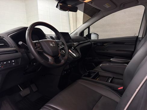 Used 2024 Honda Odyssey Elite image 5
