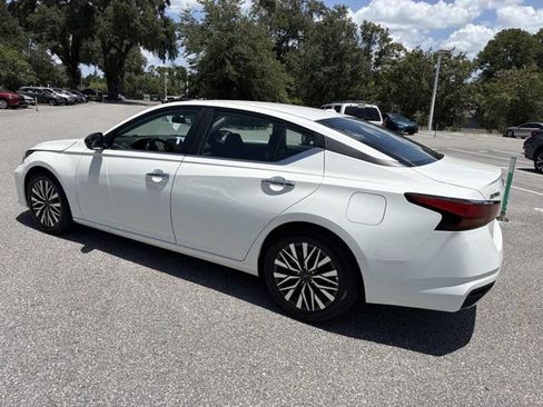 Used 2025 Nissan Altima 2.5 SV FWD image 4
