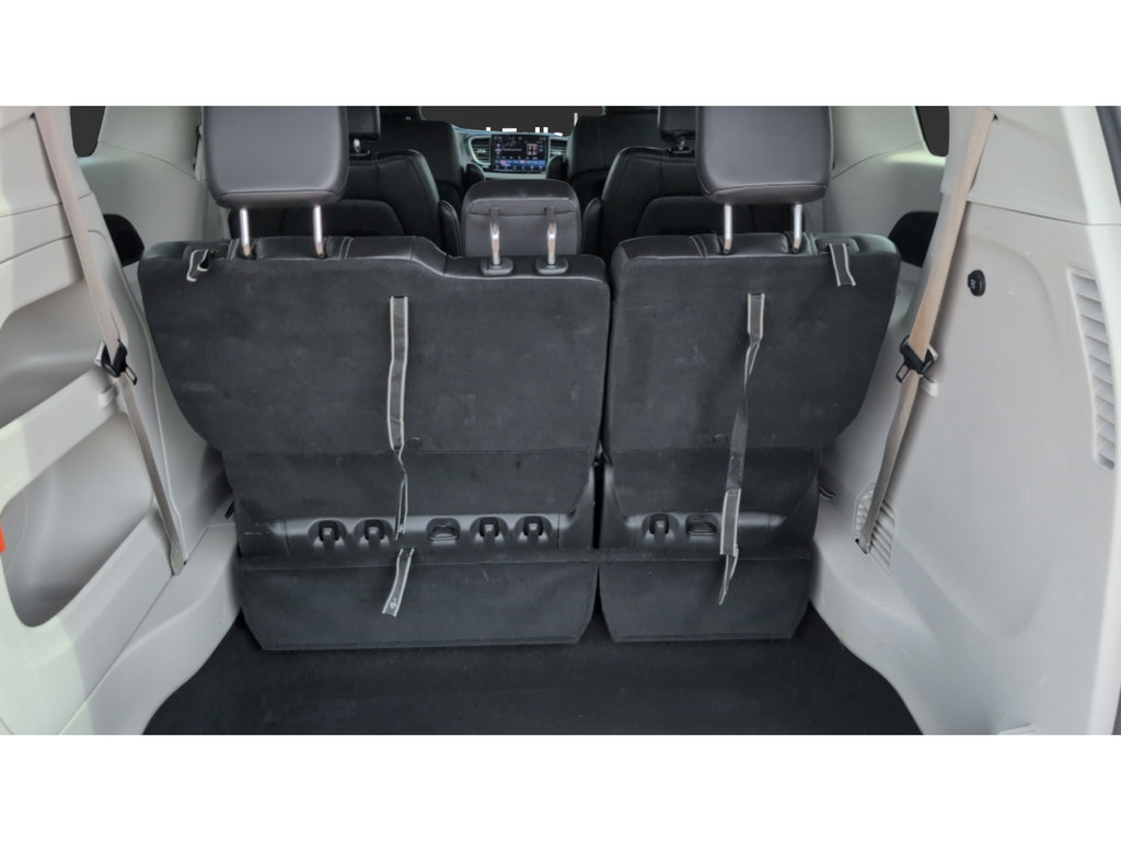 Used 2024 Chrysler Pacifica Touring-L FWD image 23